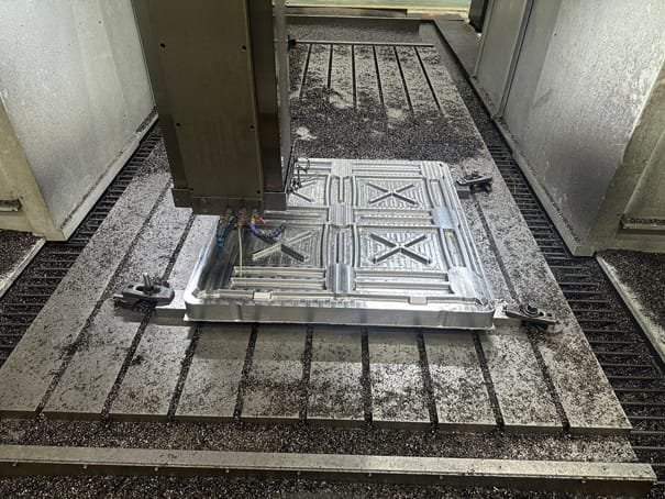presswood pallet mold processing machine