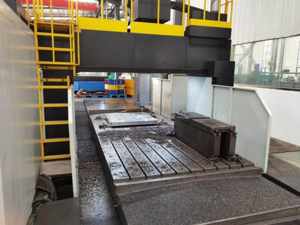 presswood pallet mold processing machine