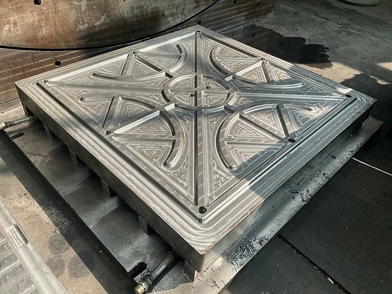 Flat surface presswood pallet mold