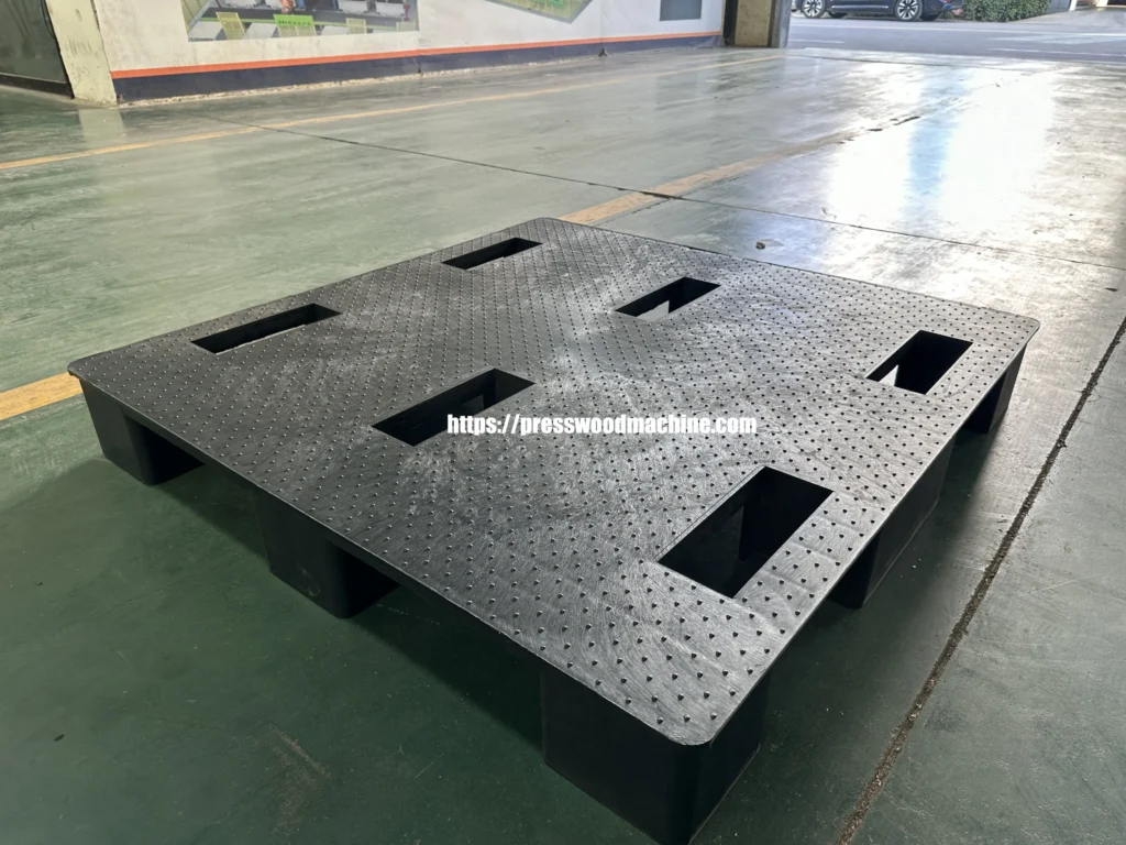 Plastic pallet made from recycled plastic