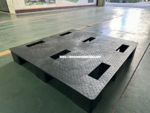 Plastic pallet made from recycled plastic