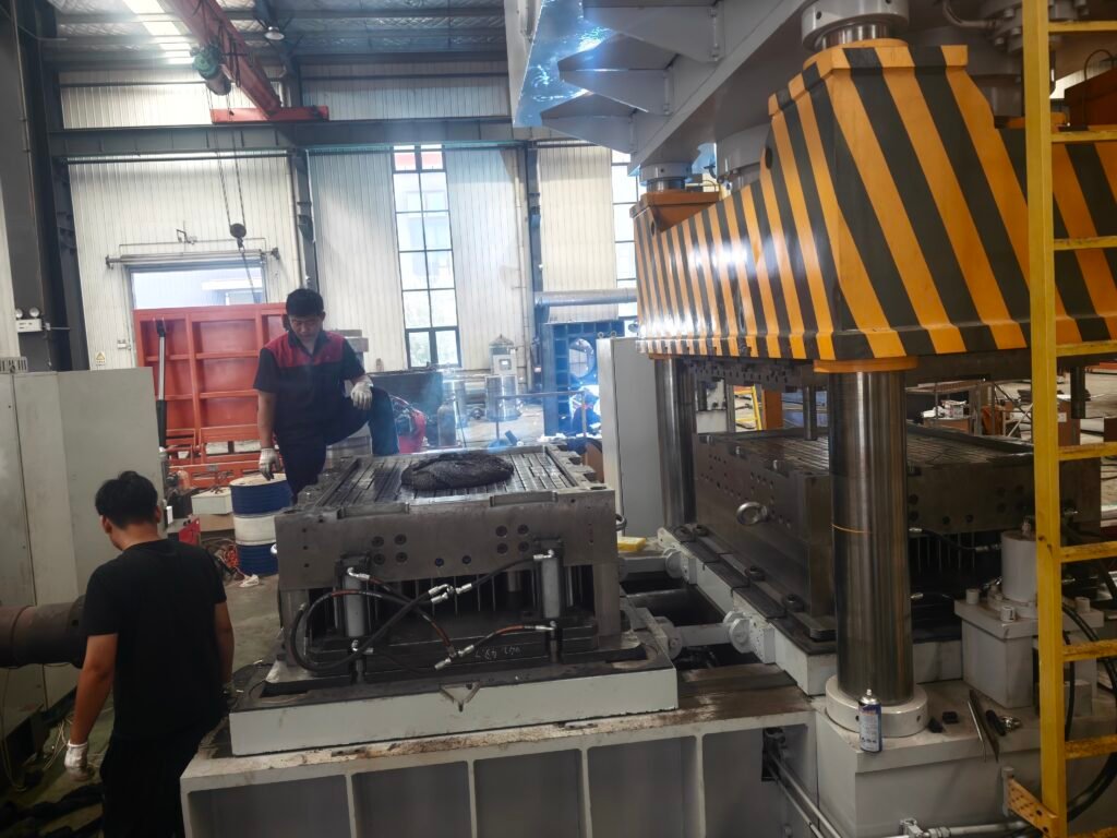 Dual-Station Plastic Pallet Press Machine